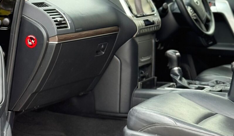 
								Toyota Land Cruiser Prado TX-L full									