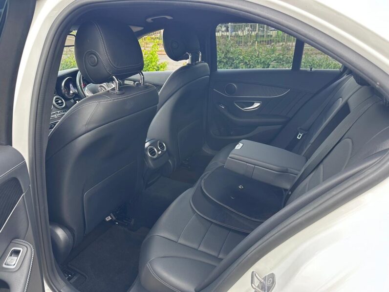 
								Mercedes Benz C200 full									