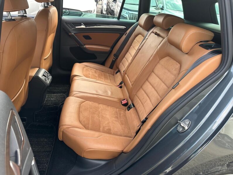 
								Volkswagen Golf full									