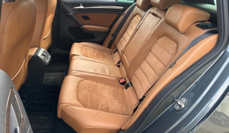 
								Volkswagen Golf full									