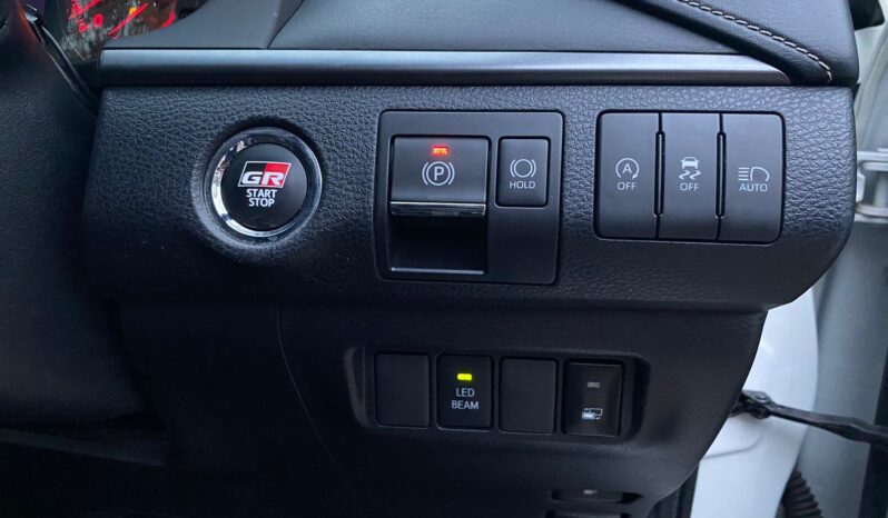 
								Toyota Harrier GR full									