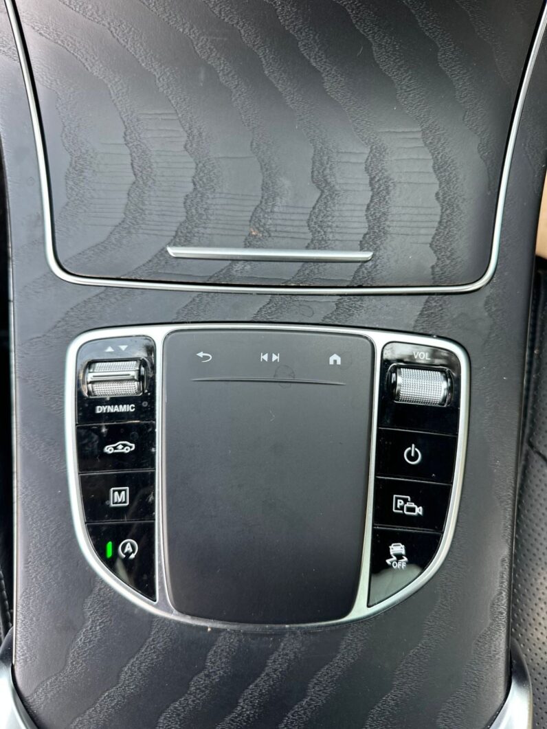 
								Mercedes Benz GLC 300 full									