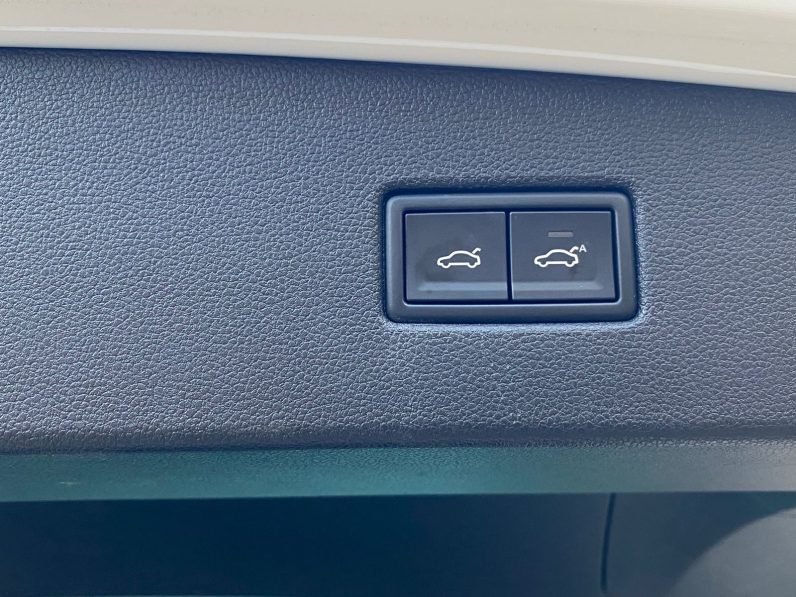 
								Volkswagen Tiguan full									