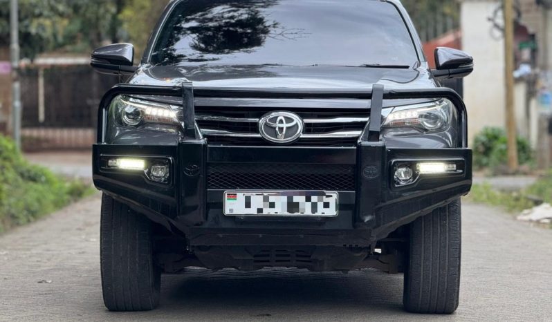 
								Toyota Fortuner full									