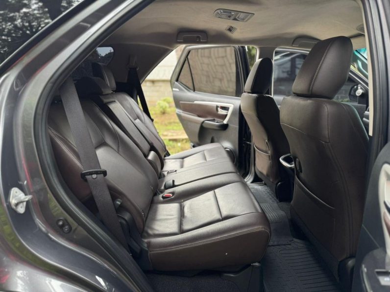 
								Toyota Fortuner full									