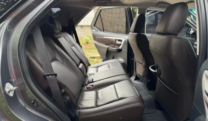 
								Toyota Fortuner full									