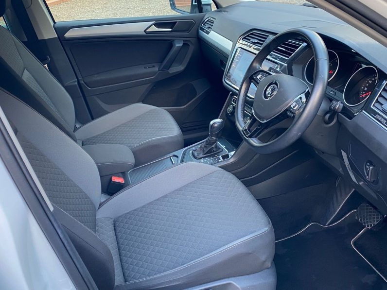 
								Volkswagen Tiguan full									