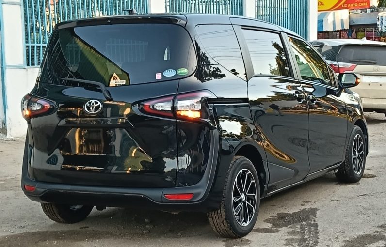 
								Toyota Sienta full									
