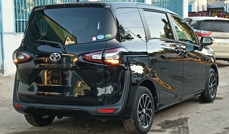 
								Toyota Sienta full									