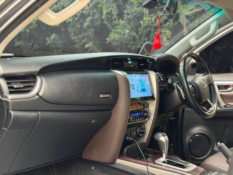 
								Toyota Fortuner full									