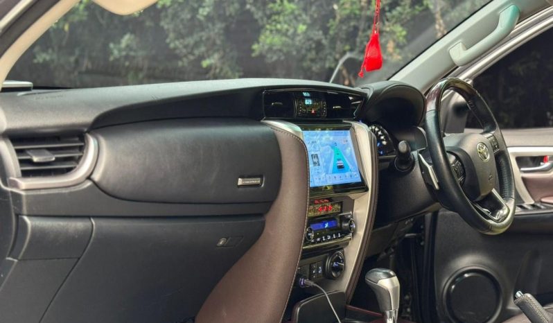 
								Toyota Fortuner full									