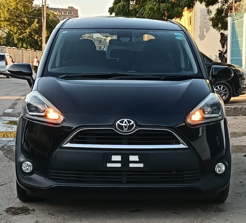 
								Toyota Sienta full									