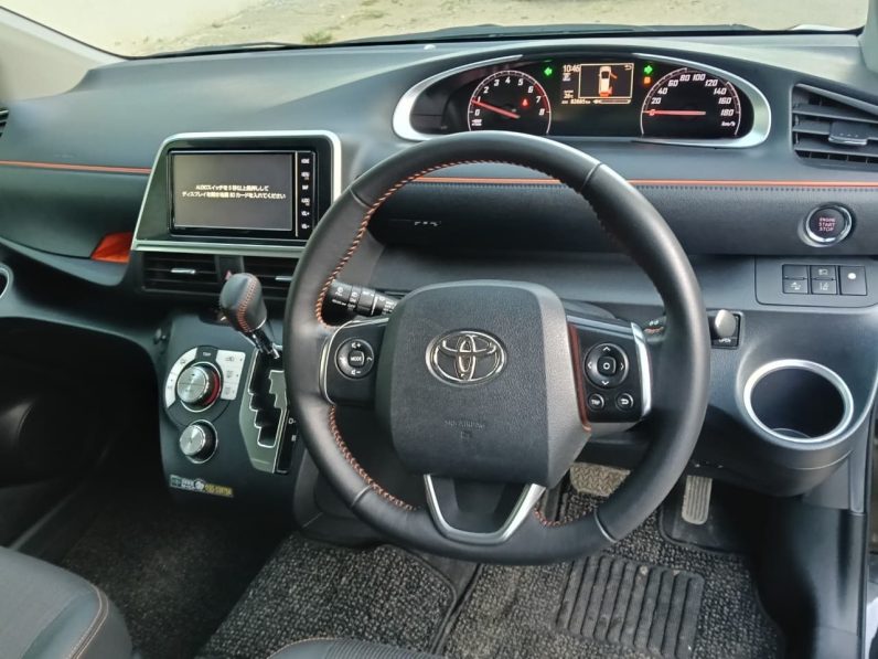 
								Toyota Sienta full									