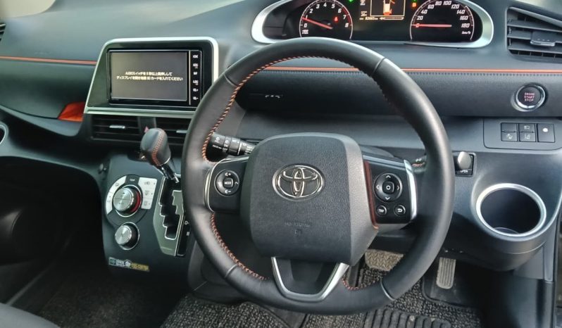 
								Toyota Sienta full									