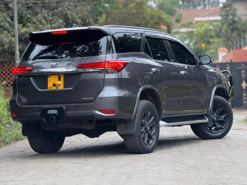 
								Toyota Fortuner full									