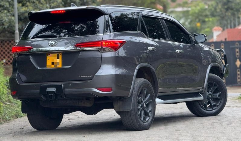 
								Toyota Fortuner full									