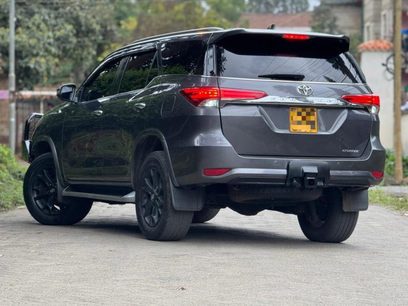 
								Toyota Fortuner full									