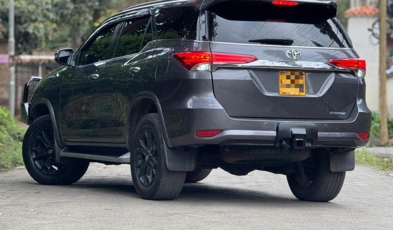 
								Toyota Fortuner full									