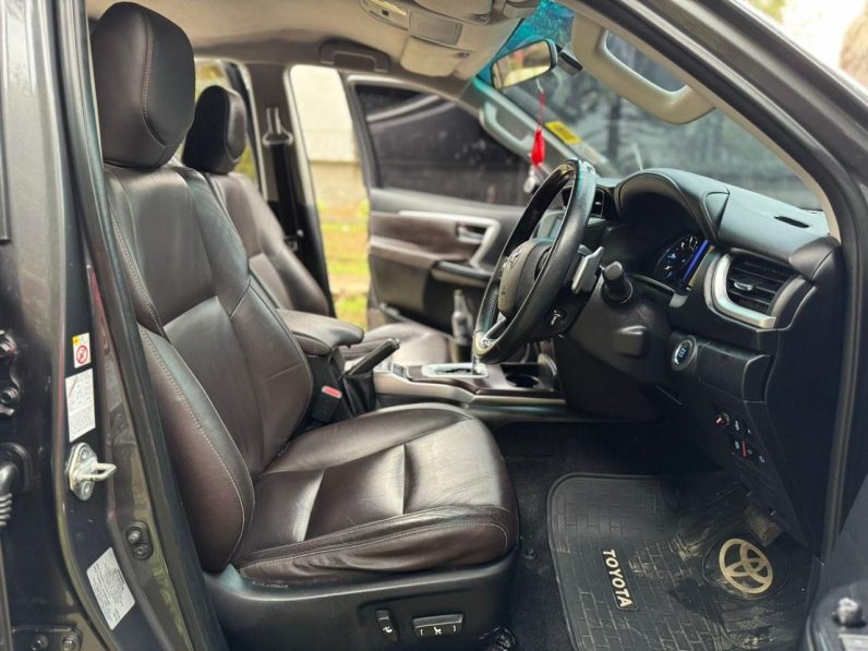 
								Toyota Fortuner full									