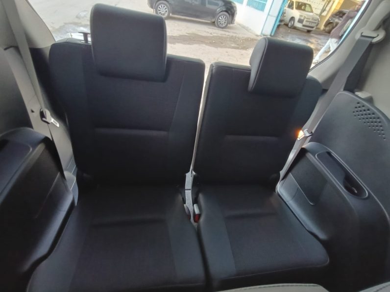 
								Toyota Sienta full									