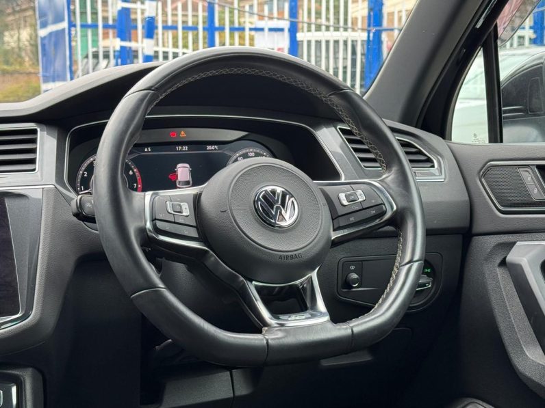 
								Volkswagen Tiguan R-line full									