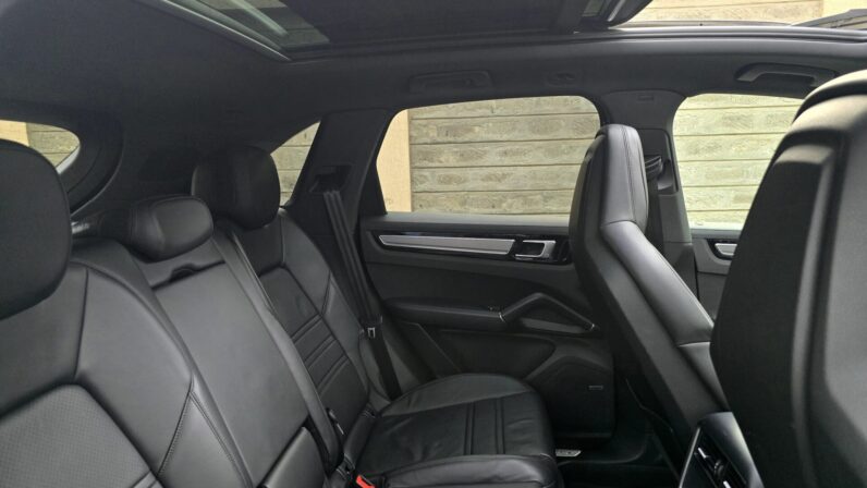 
								Porsche Cayenne full									