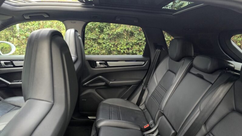 
								Porsche Cayenne full									