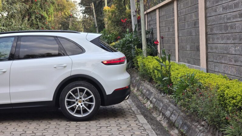 
								Porsche Cayenne full									