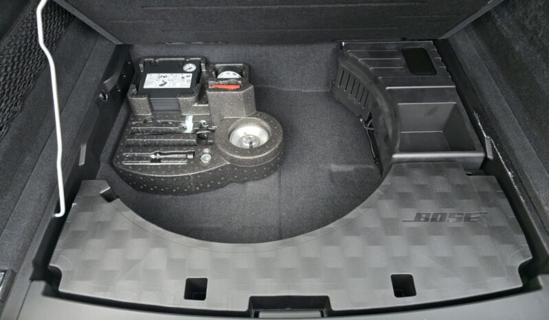 
								Porsche Cayenne full									