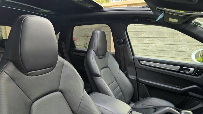 
								Porsche Cayenne full									