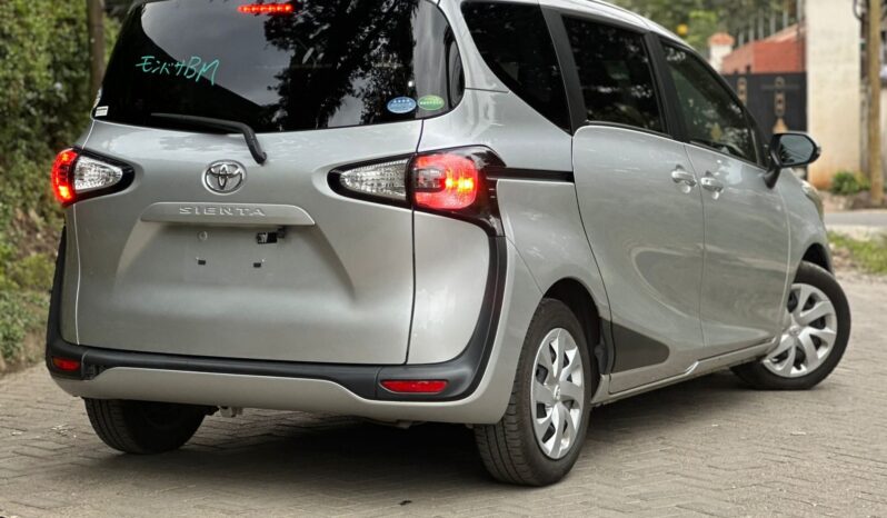 
								Toyota Sienta full									