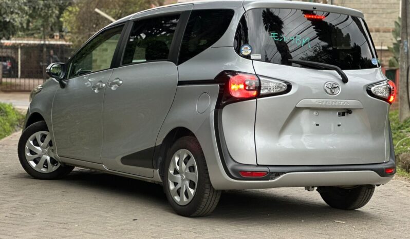 
								Toyota Sienta full									