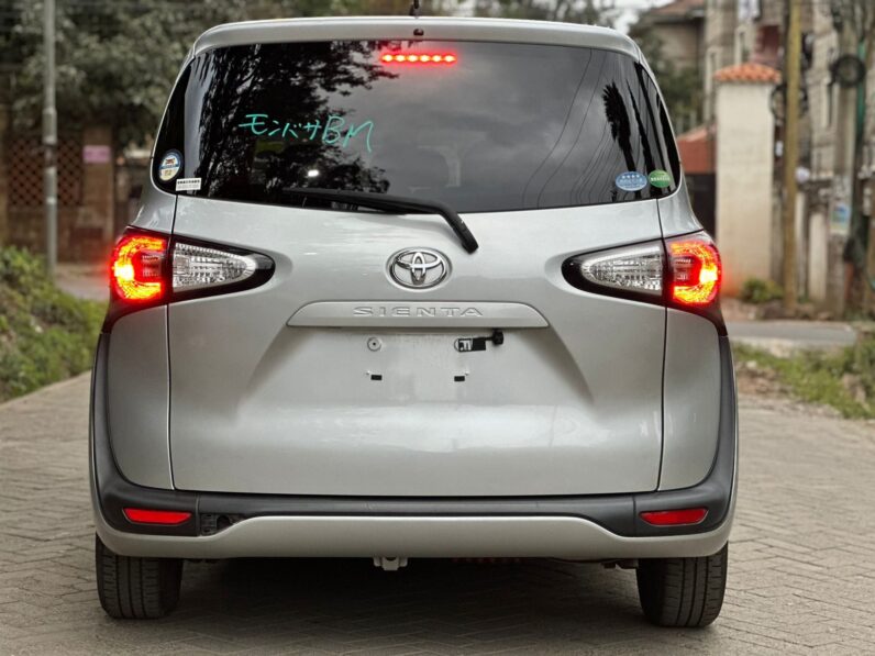 
								Toyota Sienta full									