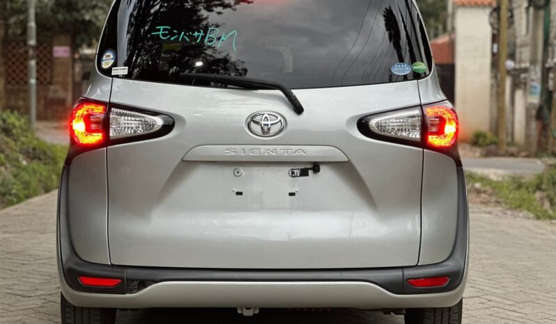 
								Toyota Sienta full									