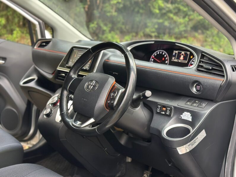 
								Toyota Sienta full									