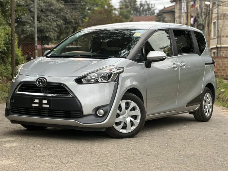 
								Toyota Sienta full									