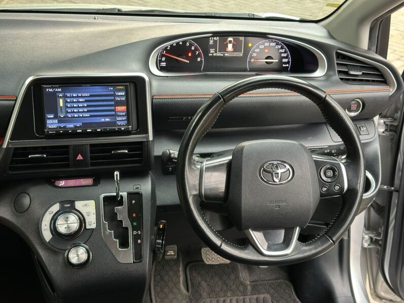 
								Toyota Sienta full									