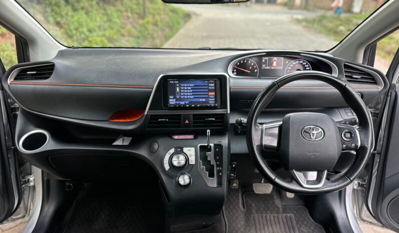 
								Toyota Sienta full									
