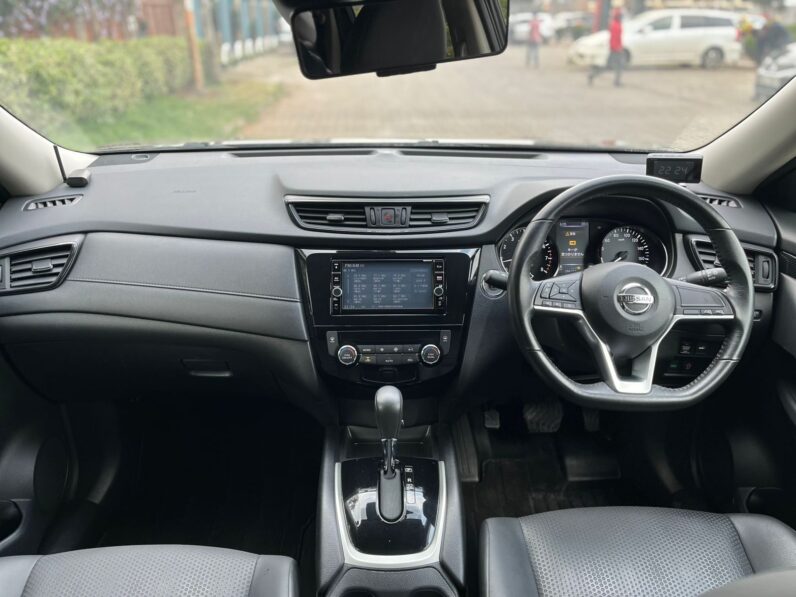 
								Nissan Xtrail full									