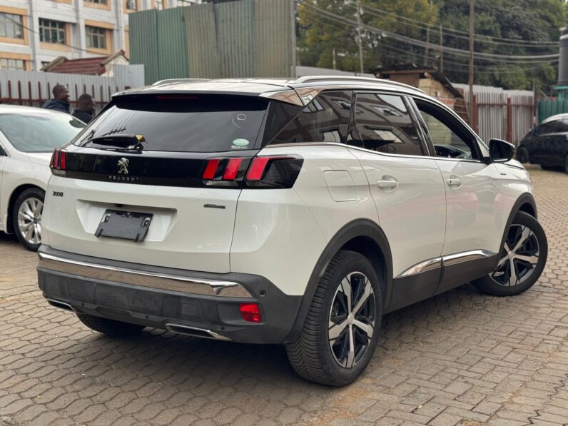 
								Peugeot 3008 full									