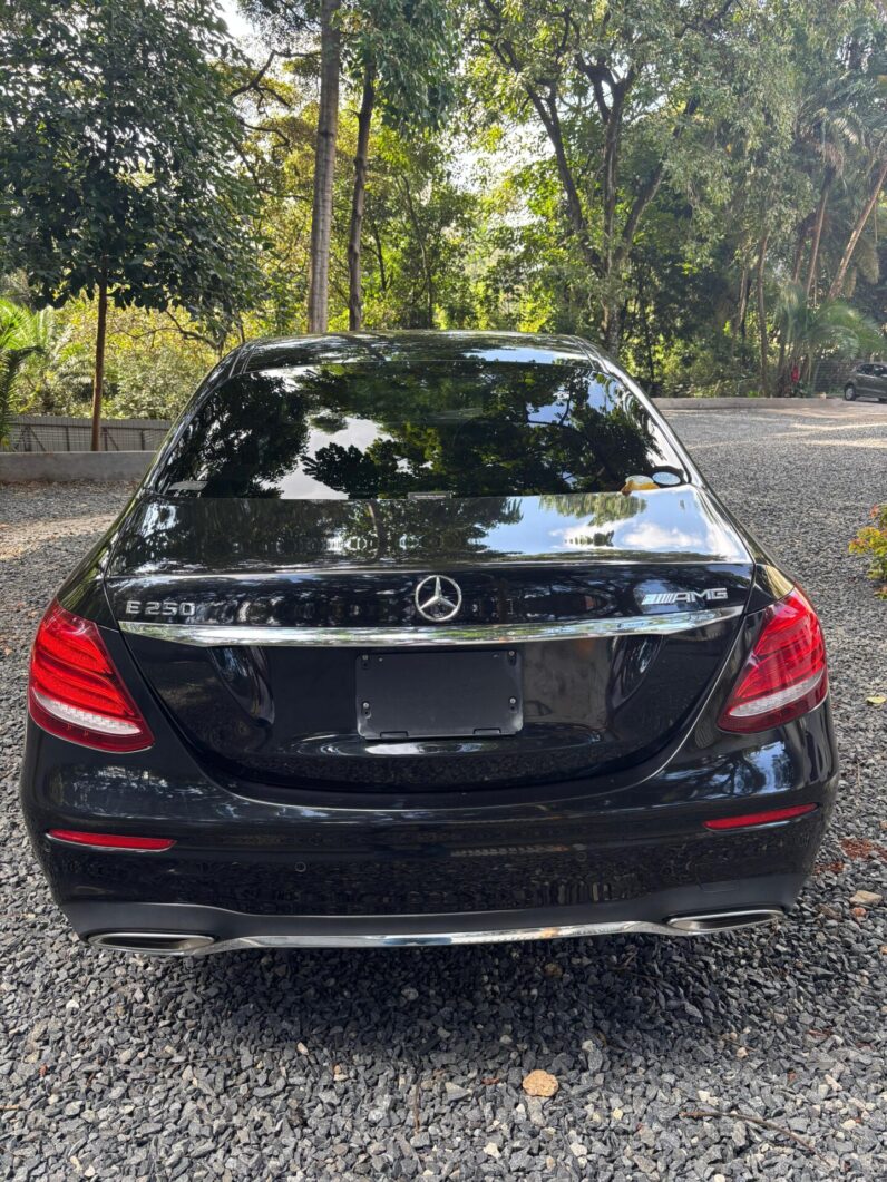 
								Mercedes Benz E250 full									