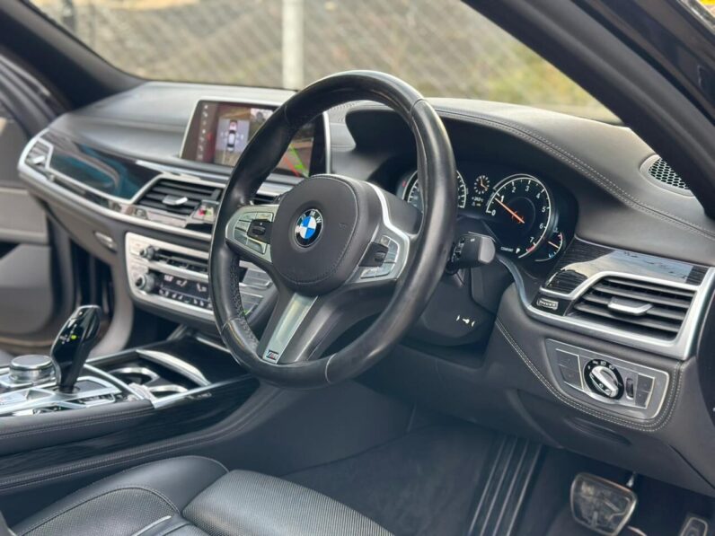 
								Bmw 740i full									