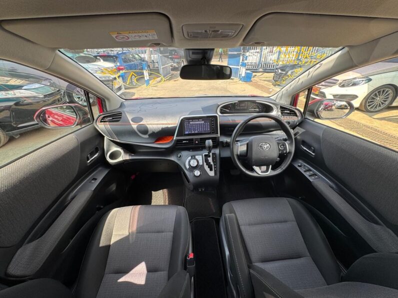 
								Toyota Sienta full									