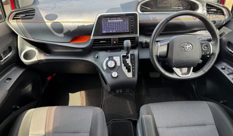 
								Toyota Sienta full									