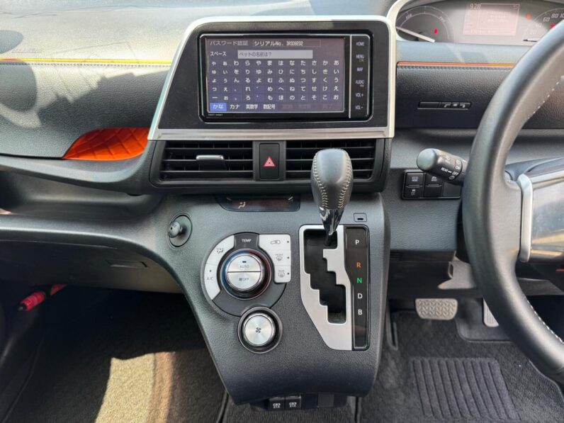 
								Toyota Sienta full									