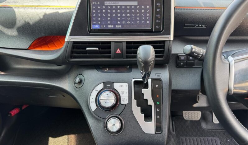 
								Toyota Sienta full									