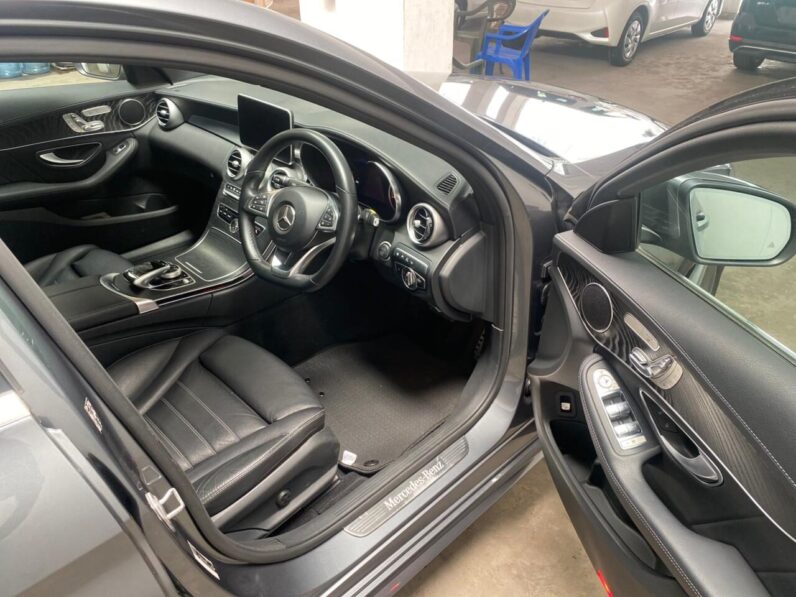 
								Mercedes Benz C200 full									