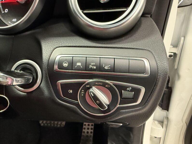 
								Mercedes Benz C200 full									