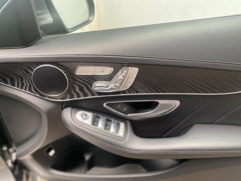 
								Mercedes Benz C200 full									