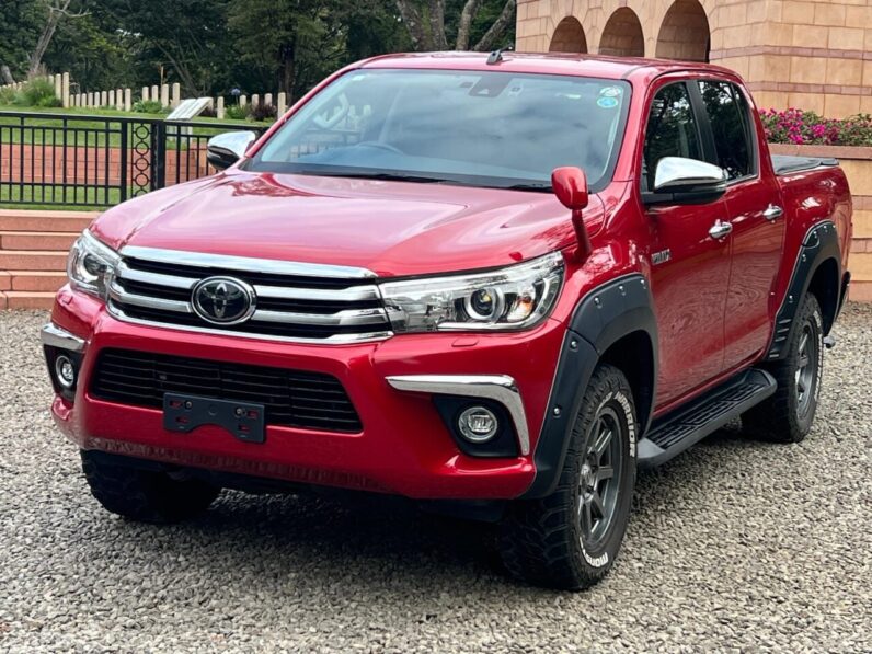 
								Toyota Hilux full									
